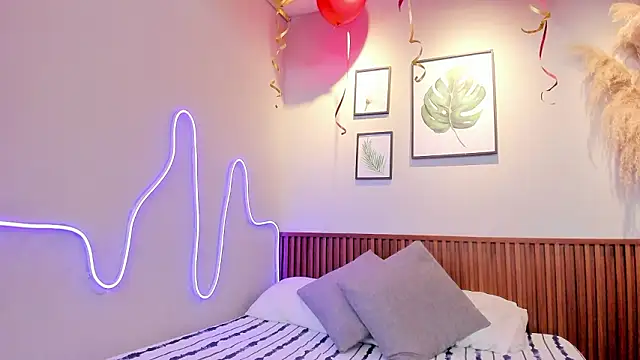 MIAROGGERSS online show from March 2026 04:02:02 AM