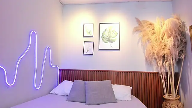 MIAROGGERSS online show from March 2026 04:00:01 AM