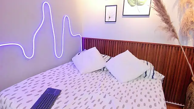 MIAROGGERSS online show from March 2026 04:01:02 AM