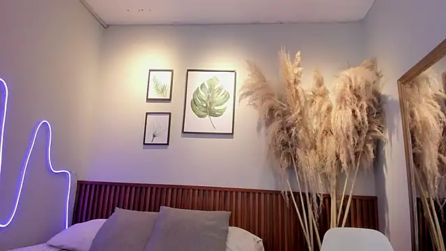 MIAROGGERSS online show from December 2025 03:11:01 AM