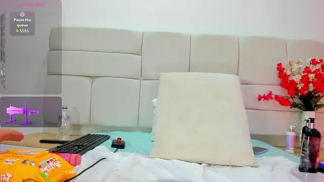 MajoLinares online show from February 2026 07:33:01 PM