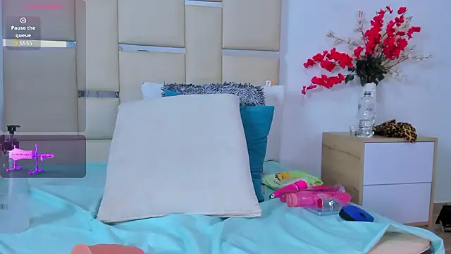 MajoLinares online show from February 2026 08:25:01 PM