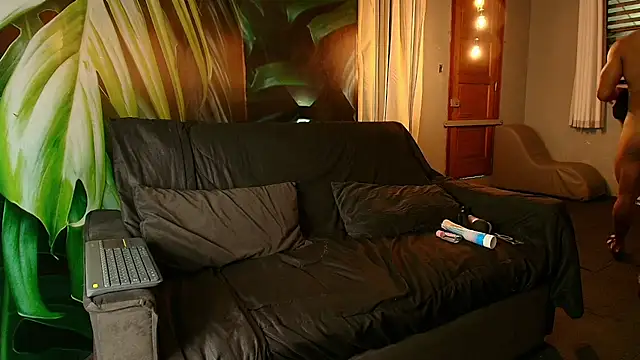 Snapshot of IAN_KNOX chatting on December 2025 03:40:02 AM IAN KNOX online show from December 2025 03:40:02 AM