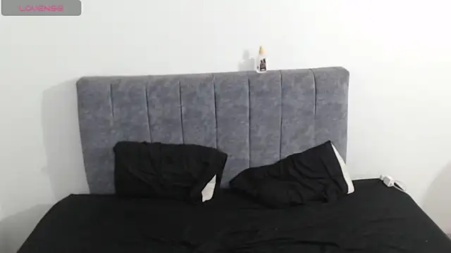 hottie couplee online show from April 2026 10:49:02 PM