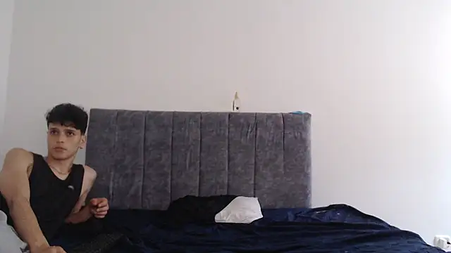 hottie couplee online show from March 2026 10:46:01 PM