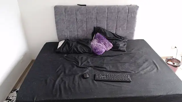 hottie couplee online show from March 2026 10:44:02 PM