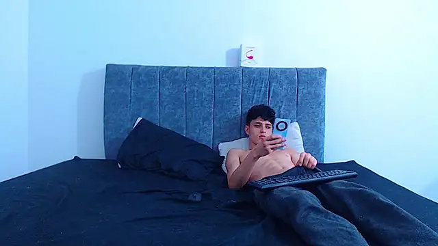 hottie couplee online show from March 2026 10:55:02 PM