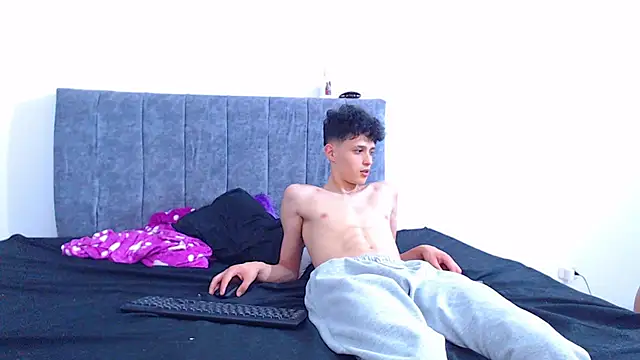 hottie couplee online show from March 2026 11:08:01 PM