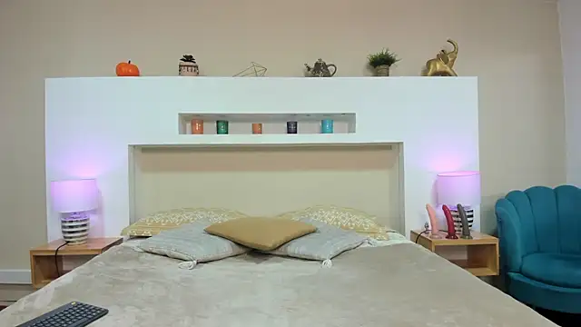 Snapshot of AnikaRomanoff_ chatting on December 2025 12:48:01 PM AnikaRomanoff online show from December 2025 12:48:01 PM