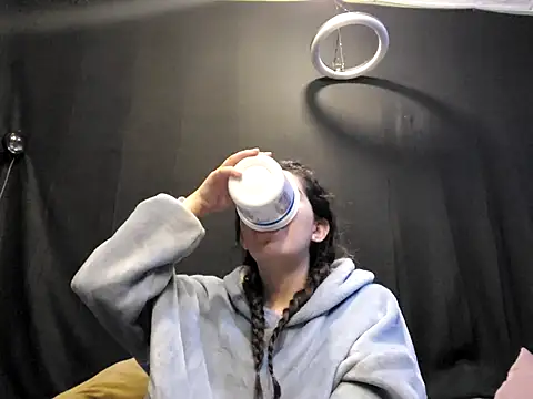 NatyMia online show from December 2025 05:35:02 AM