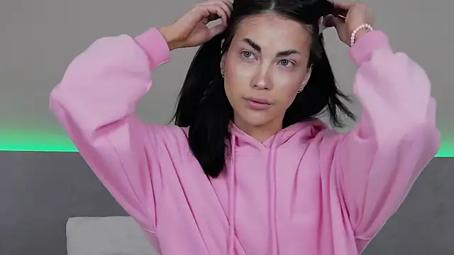 Snapshot of RachaelMils chatting on December 2025 03:44:02 AM RachaelMils online show from December 2025 03:44:02 AM