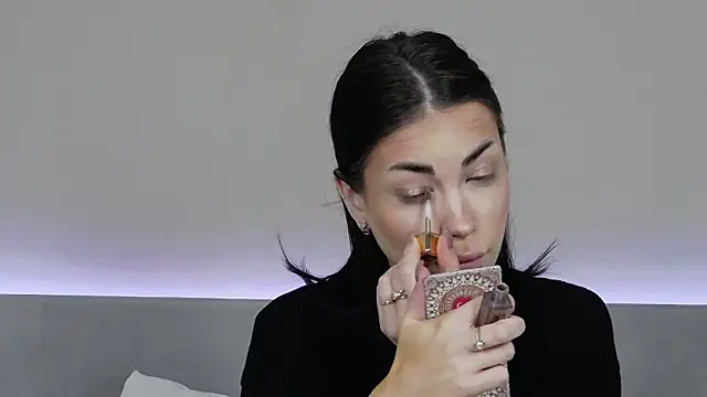 RachaelMils online show from December 2025 04:01:01 AM