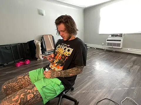 Tatertats online show from December 2025 09:14:02 PM