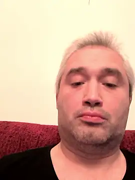 Olomoucak1982 online show from December 2025 04:50:02 PM