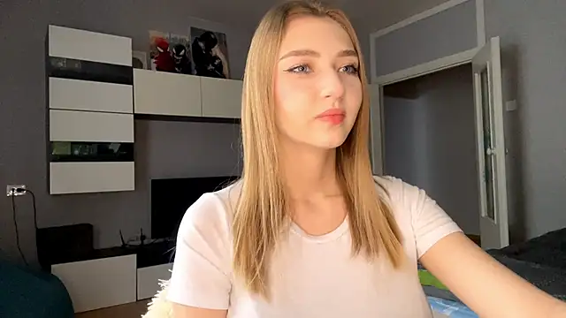 Snapshot of AveryBerkson chatting on February 2026 03:37:02 AM AveryBerkson online show from February 2026 03:37:02 AM