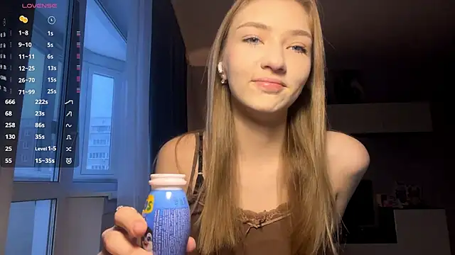 Snapshot of AveryBerkson chatting on December 2025 03:10:02 AM AveryBerkson online show from December 2025 03:10:02 AM