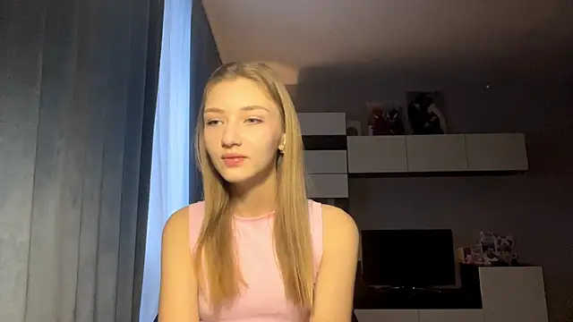 Snapshot of AveryBerkson chatting on December 2025 03:44:01 AM AveryBerkson online show from December 2025 03:44:01 AM