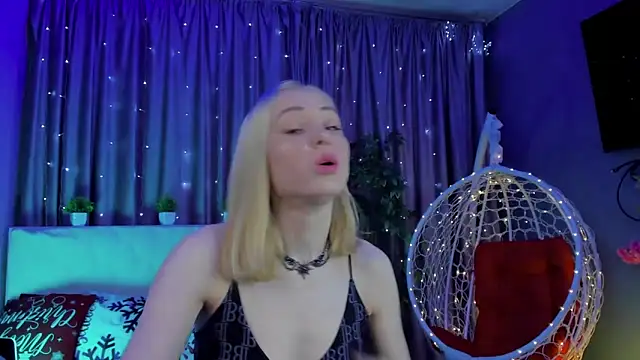 Snapshot of Gina_Gina_love chatting on March 2026 01:34:01 AM Gina Gina love online show from March 2026 01:34:01 AM