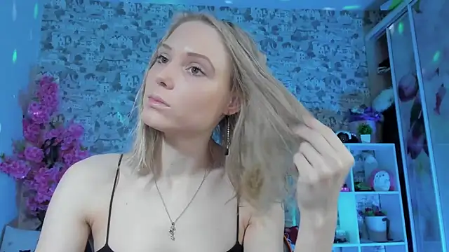 Snapshot of Gina_Gina_love chatting on April 2026 01:18:02 AM Gina Gina love online show from April 2026 01:18:02 AM