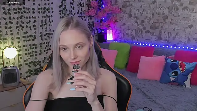 Snapshot of Gina_Gina_love chatting on June 2026 01:06:01 AM Gina Gina love online show from June 2026 01:06:01 AM