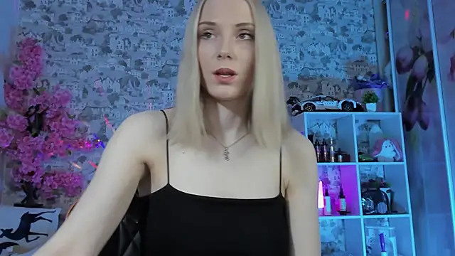 Snapshot of Gina_Gina_love chatting on April 2026 12:57:01 AM Gina Gina love online show from April 2026 12:57:01 AM
