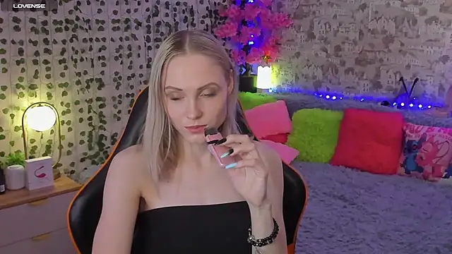 Snapshot of Gina_Gina_love chatting on May 2026 01:25:01 AM Gina Gina love online show from May 2026 01:25:01 AM