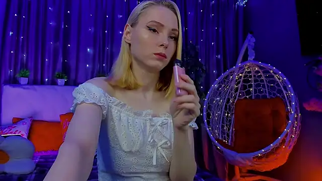 Snapshot of Gina_Gina_love chatting on February 2026 01:06:02 AM Gina Gina love online show from February 2026 01:06:02 AM