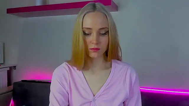 Snapshot of Gina_Gina_love chatting on December 2025 11:01:02 AM Gina Gina love online show from December 2025 11:01:02 AM