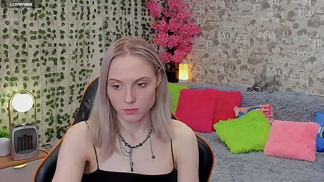 Snapshot of Gina_Gina_love chatting on May 2026 01:57:16 AM Gina Gina love online show from May 2026 01:57:16 AM