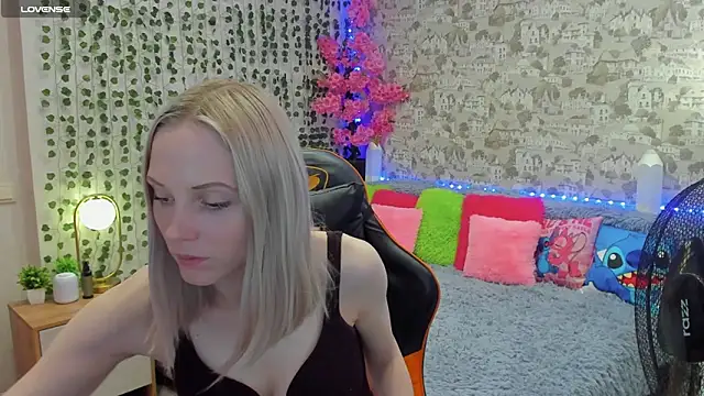 Snapshot of Gina_Gina_love chatting on May 2026 04:29:02 AM Gina Gina love online show from May 2026 04:29:02 AM