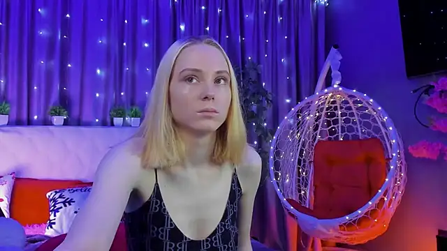 Snapshot of Gina_Gina_love chatting on February 2026 01:06:02 AM Gina Gina love online show from February 2026 01:06:02 AM