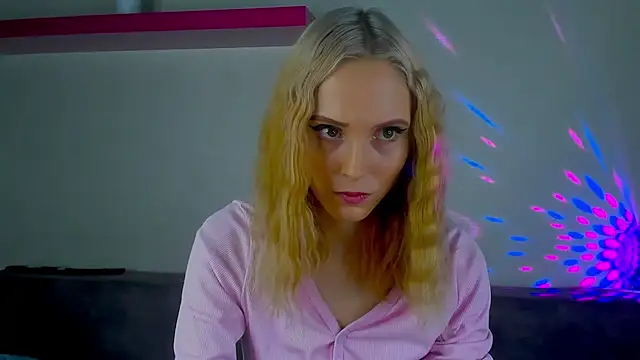 Snapshot of Gina_Gina_love chatting on December 2025 11:10:01 AM Gina Gina love online show from December 2025 11:10:01 AM