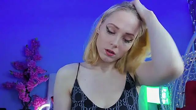 Snapshot of Gina_Gina_love chatting on February 2026 06:19:02 AM Gina Gina love online show from February 2026 06:19:02 AM