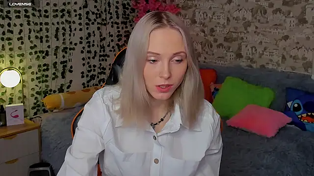Snapshot of Gina_Gina_love chatting on May 2026 01:04:01 AM Gina Gina love online show from May 2026 01:04:01 AM