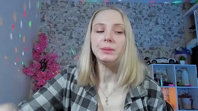 Snapshot of Gina_Gina_love chatting on April 2026 02:07:01 AM Gina Gina love online show from April 2026 02:07:01 AM