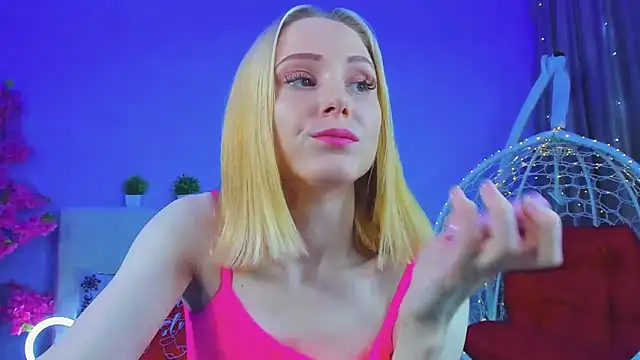 Snapshot of Gina_Gina_love chatting on February 2026 01:12:01 AM Gina Gina love online show from February 2026 01:12:01 AM