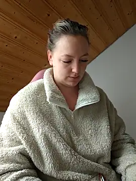 Snapshot of Milas_Dreams_OF chatting on December 2025 08:42:02 AM Milas Dreams OF online show from December 2025 08:42:02 AM