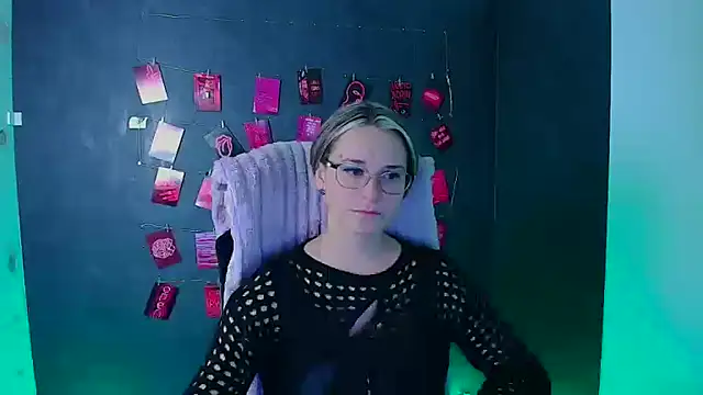 Melodie Aster online show from January 2026 12:20:02 PM