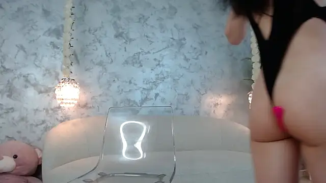 SilviaVanda online show from April 2026 06:05:01 AM