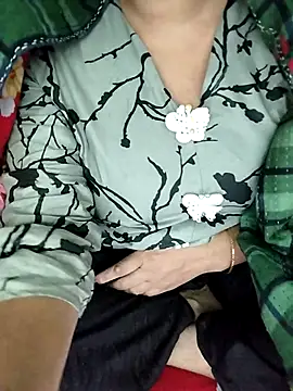 Snapshot of hottyrose69 chatting on December 2025 02:14:02 AM hottyrose69 online show from December 2025 02:14:02 AM