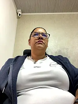 Snapshot of Carameloswing1 chatting on January 2026 01:47:02 PM Carameloswing1 online show from January 2026 01:47:02 PM