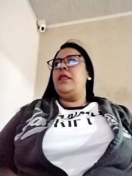 Snapshot of Carameloswing1 chatting on December 2025 11:43:02 AM Carameloswing1 online show from December 2025 11:43:02 AM