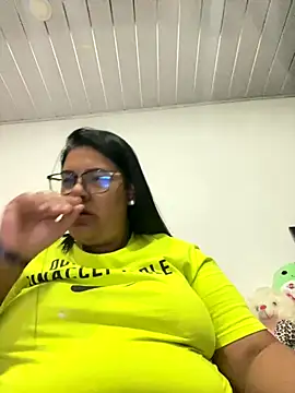 Snapshot of Carameloswing1 chatting on December 2025 11:43:02 PM Carameloswing1 online show from December 2025 11:43:02 PM