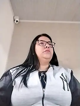 Snapshot of Carameloswing1 chatting on January 2026 01:27:01 PM Carameloswing1 online show from January 2026 01:27:01 PM