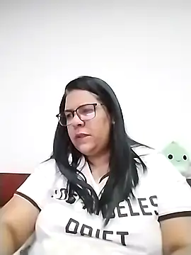 Snapshot of Carameloswing1 chatting on December 2025 12:42:01 AM Carameloswing1 online show from December 2025 12:42:01 AM