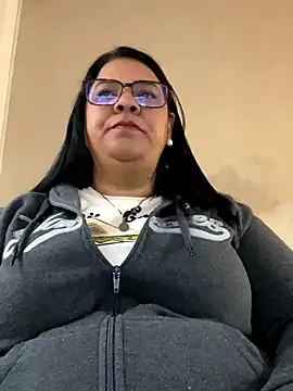 Snapshot of Carameloswing1 chatting on January 2026 12:45:02 PM Carameloswing1 online show from January 2026 12:45:02 PM