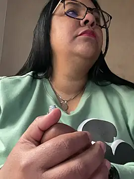 Snapshot of Carameloswing1 chatting on January 2026 01:06:01 PM Carameloswing1 online show from January 2026 01:06:01 PM