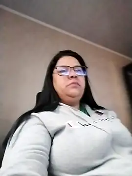 Snapshot of Carameloswing1 chatting on January 2026 12:23:02 PM Carameloswing1 online show from January 2026 12:23:02 PM