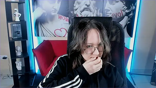 Snapshot of Sylvia_Reed chatting on December 2025 07:03:01 AM Sylvia Reed online show from December 2025 07:03:01 AM