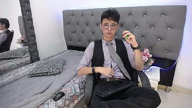 Snapshot of Jules_Silver02 chatting on December 2025 09:14:02 PM Jules Silver02 online show from December 2025 09:14:02 PM